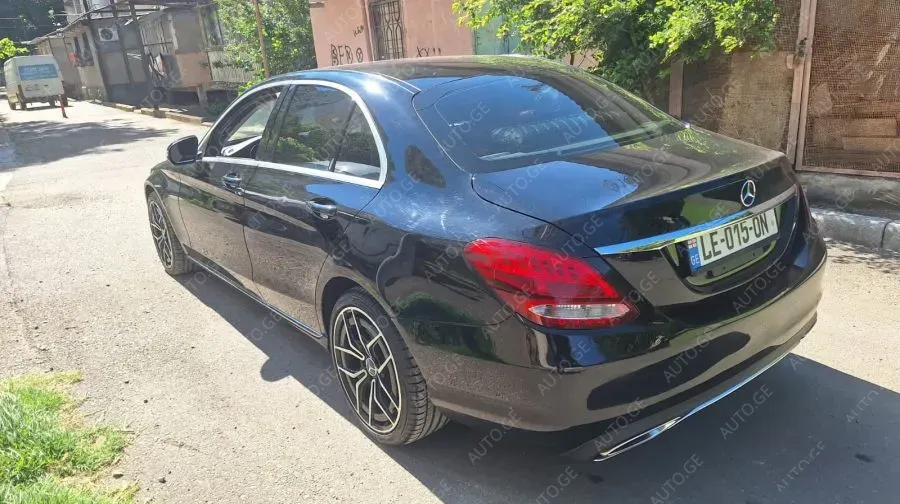 Mercedes-Benz C-300-Merc 2016 — photo 2