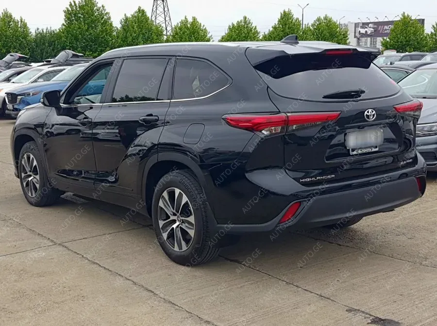 Toyota Highlander 2023 — photo 2