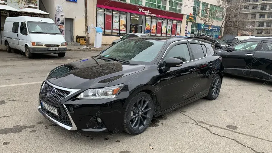 Lexus Ct-200H 2012 — photo 2