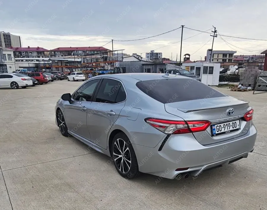 Toyota Camry 2019 — photo 2