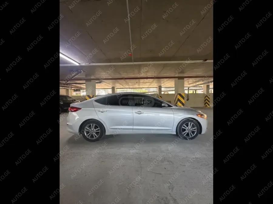 Hyundai Elantra 2017 — photo 2