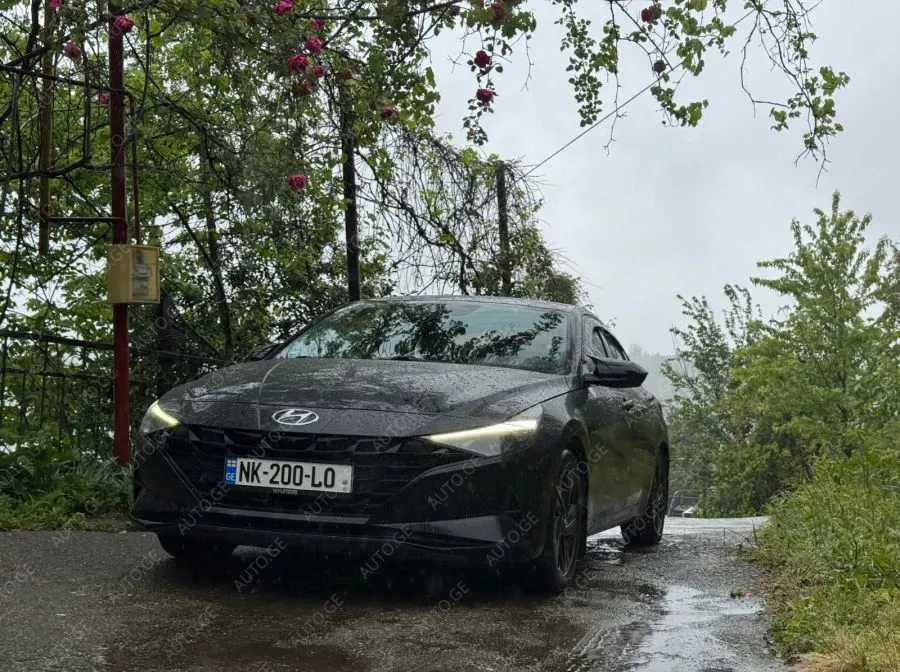 Hyundai Elantra 2020 — photo 2