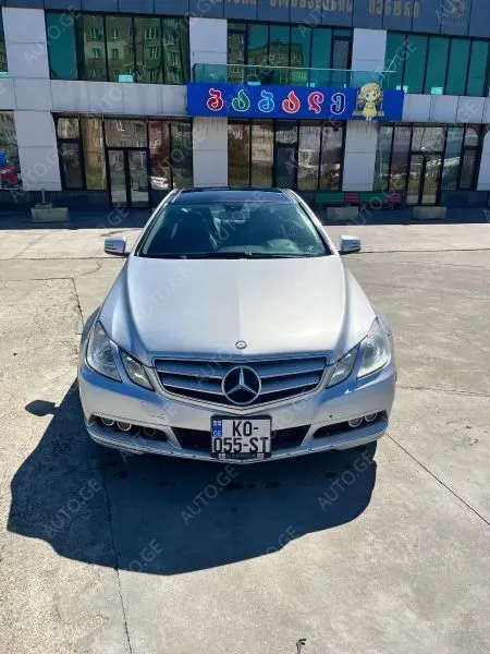 Mercedes-Benz E-350C 2010 — photo 2