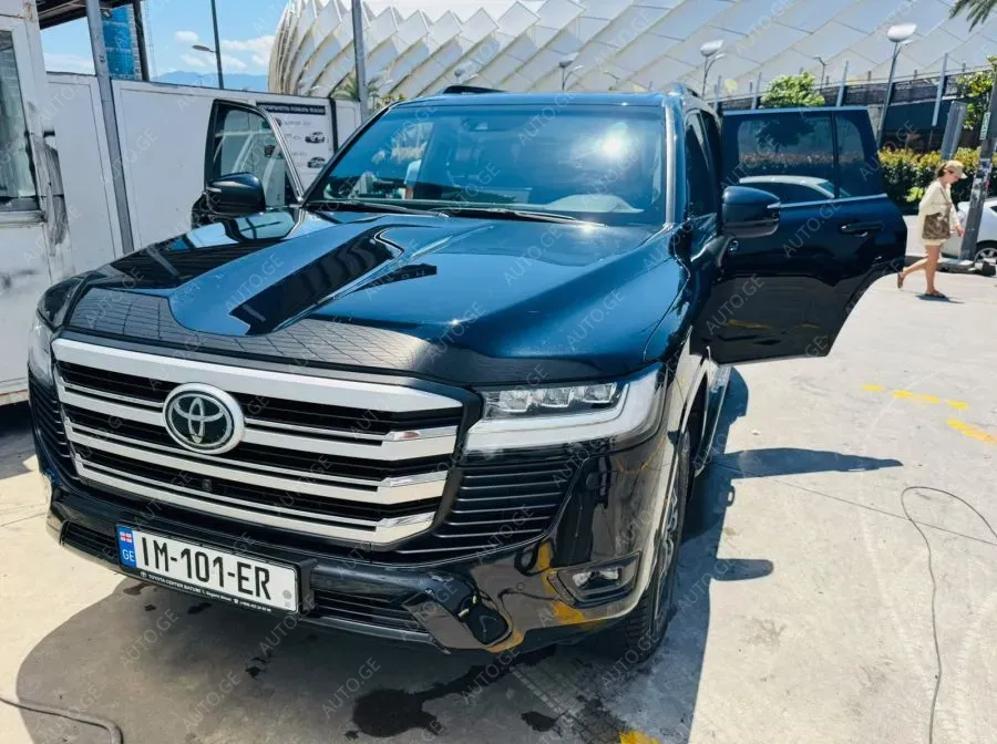 Toyota Land Cruiser 2024 — photo 2