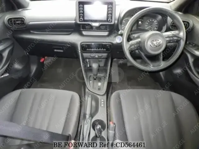 Toyota Yaris 2021 — photo 2