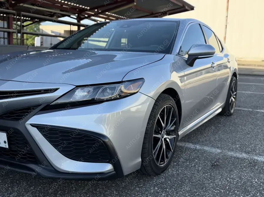 Toyota Camry 2023 — photo 2