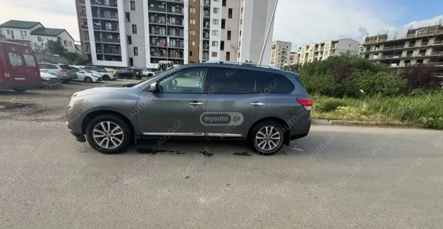 Nissan Pathfinder 2016 — photo 2