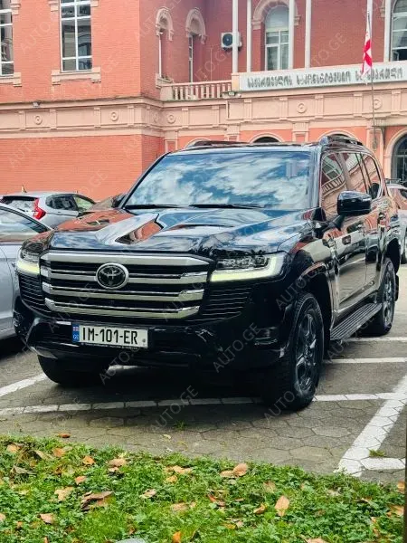 Toyota Land Cruiser 2023 — photo 2