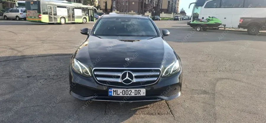 Mercedes-Benz E-200C 2018 — photo 2