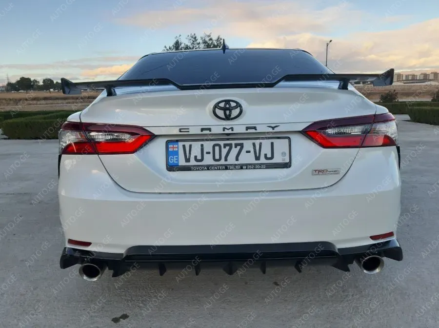 Toyota Camry 2021 — photo 2