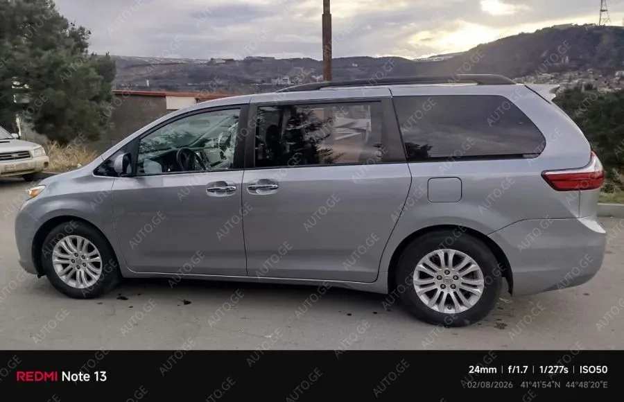 Toyota Sienna 2015 — photo 2