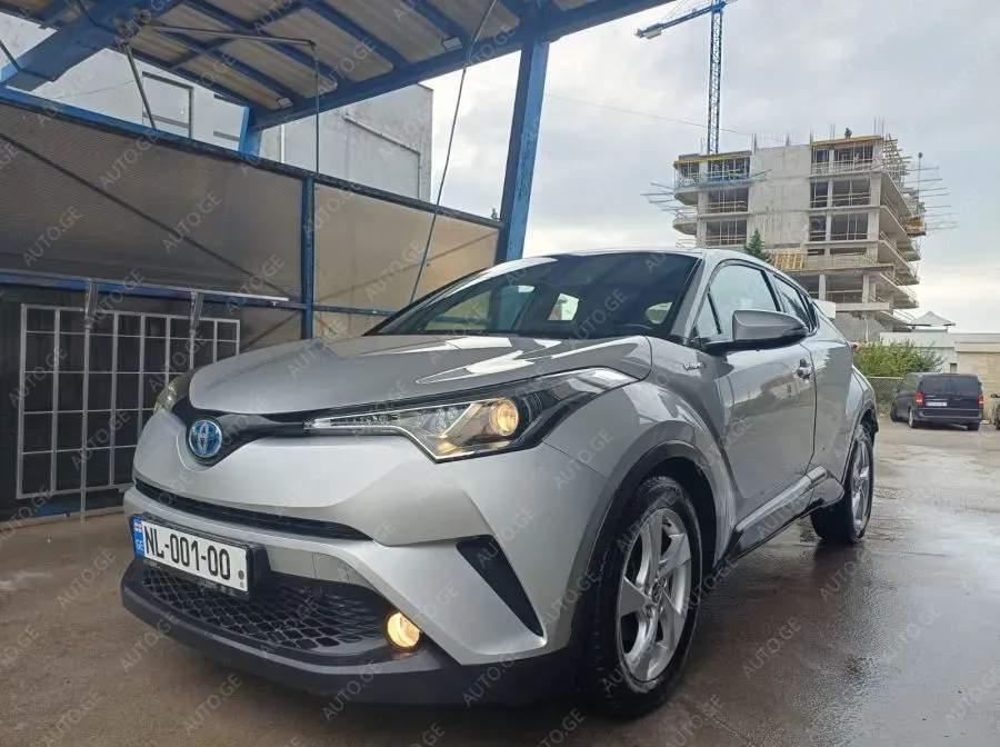 Toyota C-HR 2018 — photo 2