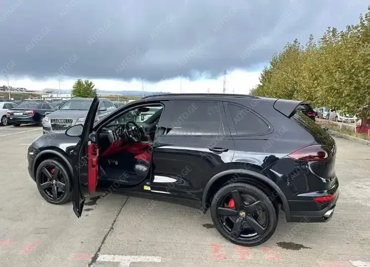Porsche Cayenne 2016 — photo 2