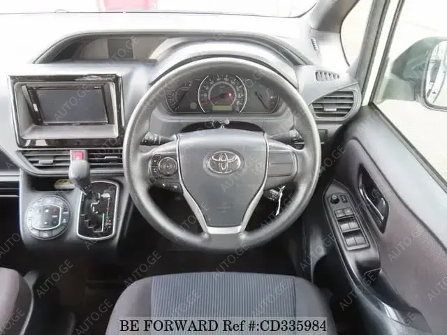 Toyota Noah 2021 — photo 2