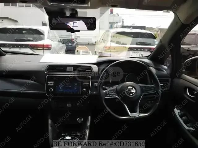 Nissan Leaf 2018 — photo 2