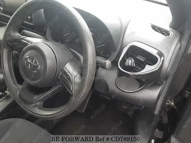 Toyota Yaris 2020 — photo 2