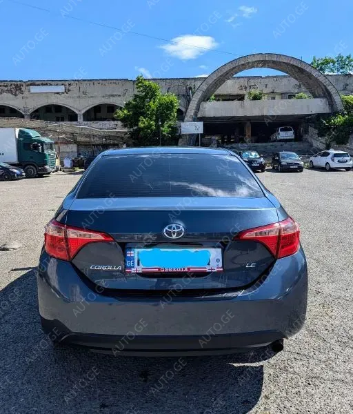 Toyota Corolla 2017 — photo 2