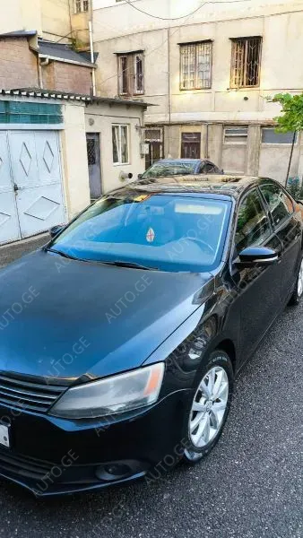 Volkswagen Jetta 2011 — photo 2
