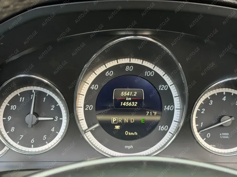 Mercedes-Benz E-350C 2013 — photo 2