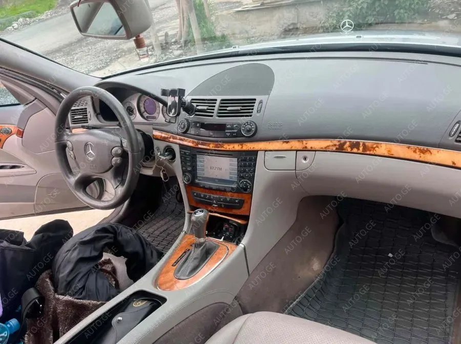 Mercedes-Benz E-350C 2007 — photo 2