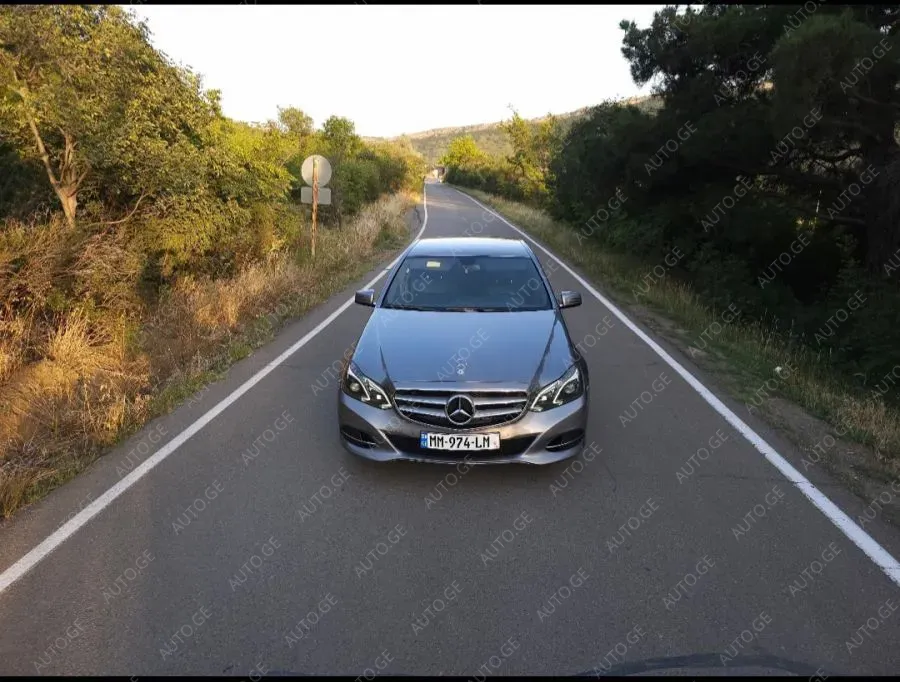 Mercedes-Benz E-200C 2013 — photo 2