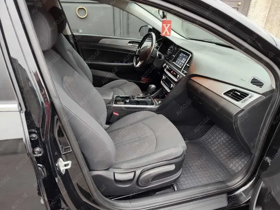 Toyota Prius C 2014 — photo 2