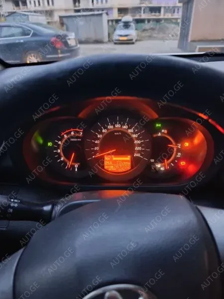 Toyota RAV4 2012 — photo 2