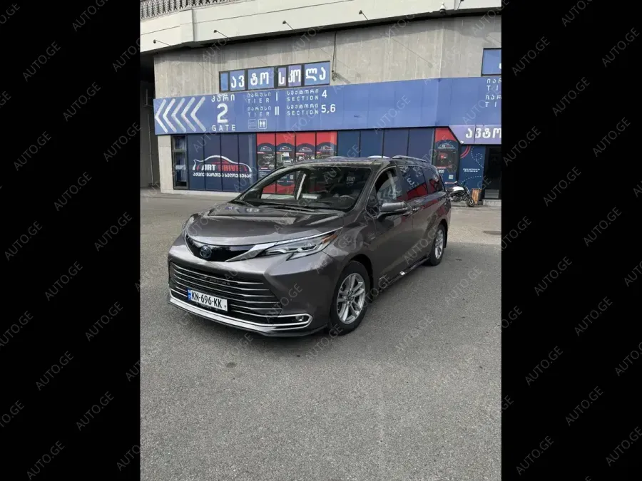 Toyota Sienna 2022 — photo 2