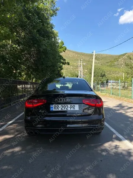 Audi A4 2014 — photo 2