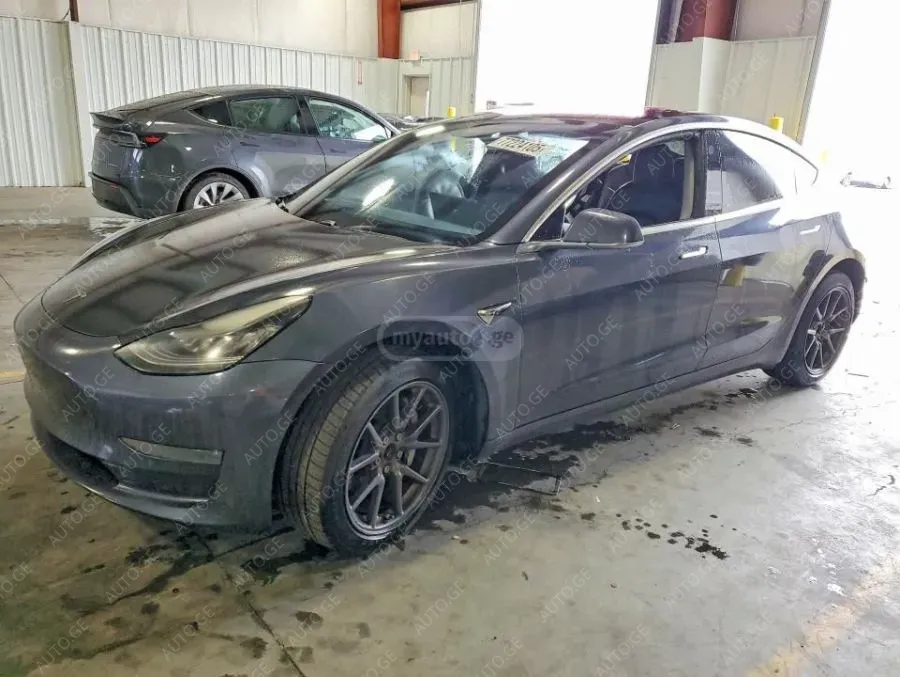 Tesla Model-3-Tesla