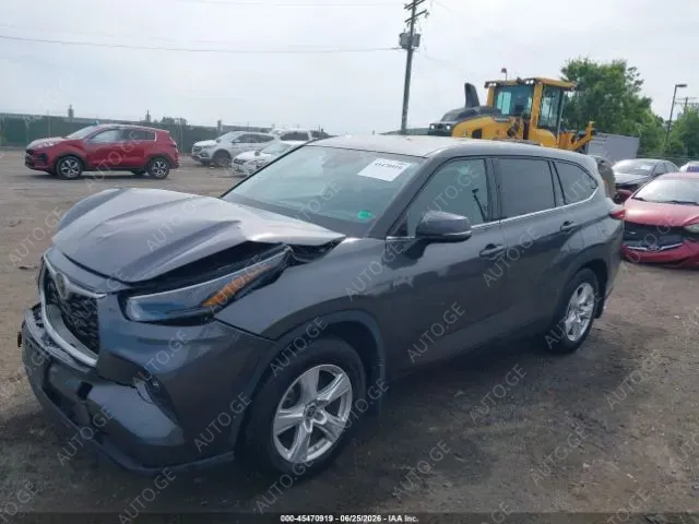 Toyota Highlander 2022 — photo 2