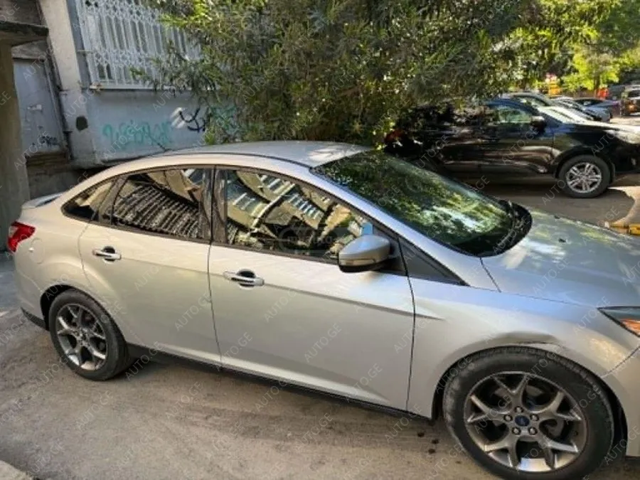 Ford Focus 2013 — photo 2