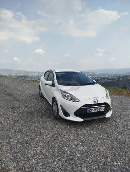 Toyota Aqua 2018 — photo 2