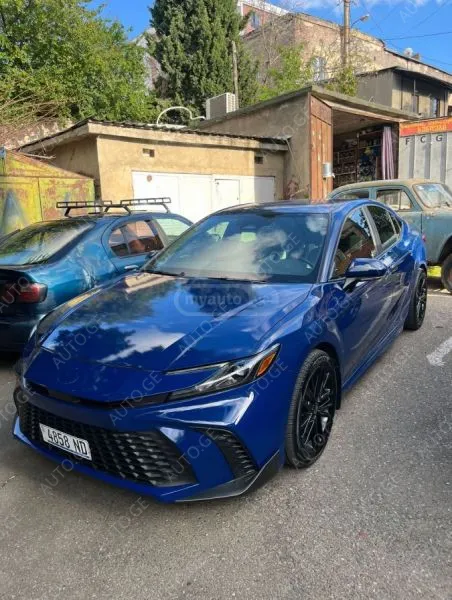 Toyota Camry 2025 — photo 2