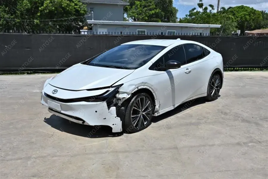 Toyota Prius 2023 — photo 2