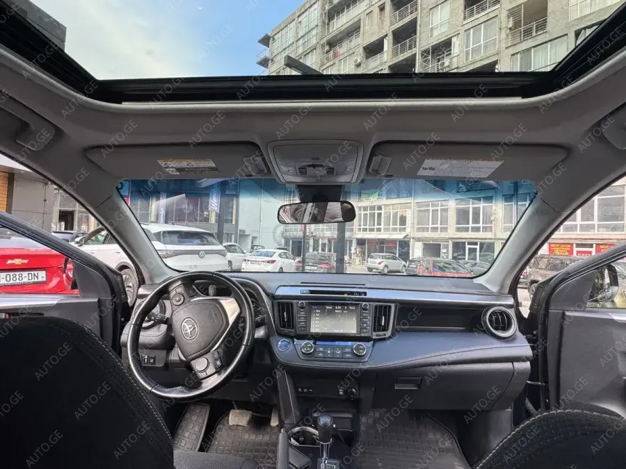 Toyota RAV4 2017 — photo 2