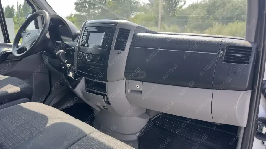Mercedes-Benz Sprinter 2018 — photo 2
