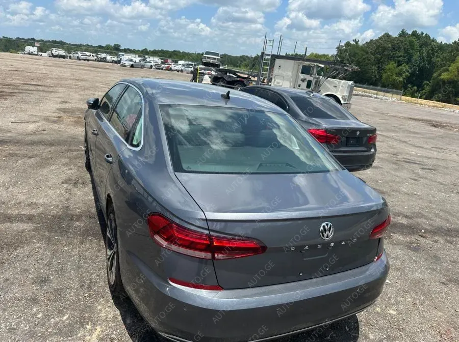 Volkswagen Passat 2020 — photo 2
