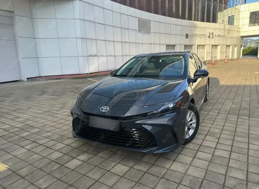 Toyota Camry 2025 — photo 2