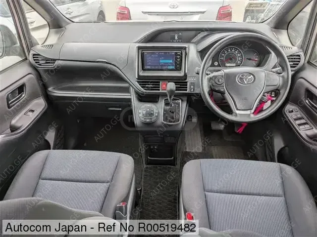 Toyota Noah 2021 — photo 2