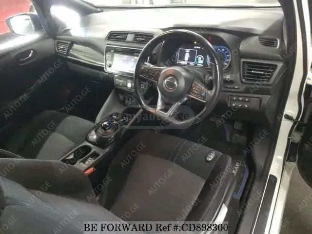Nissan Leaf 2018 — photo 2