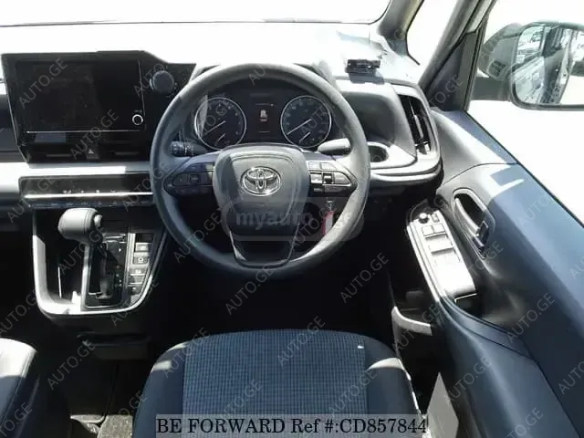 Toyota Noah 2023 — photo 2