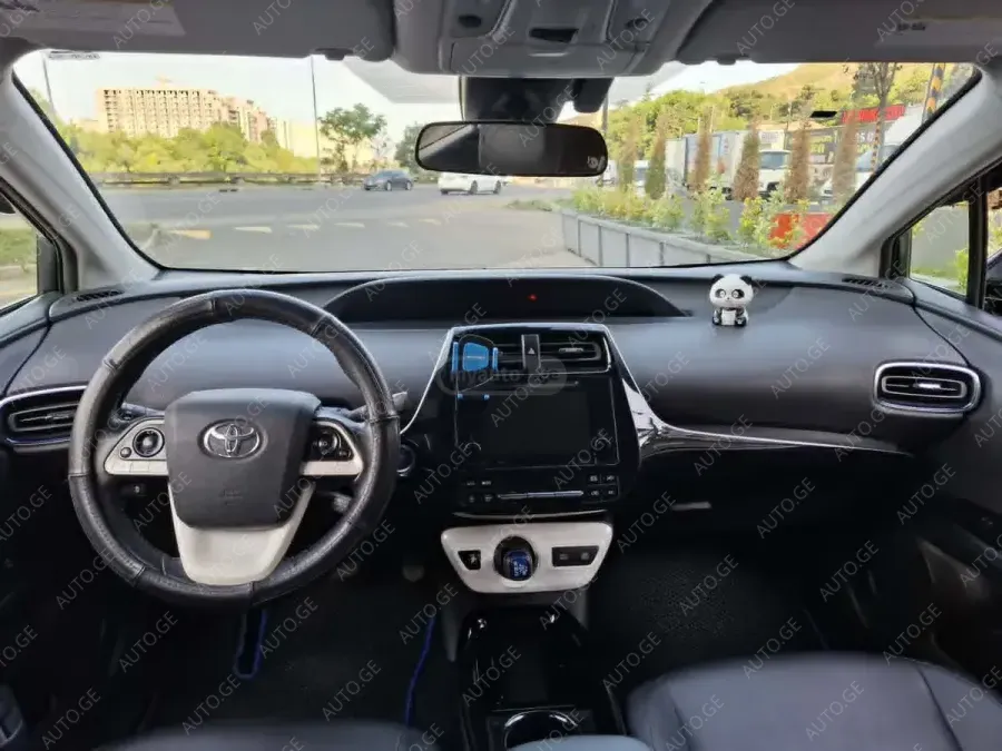 Toyota Prius 2018 — photo 2