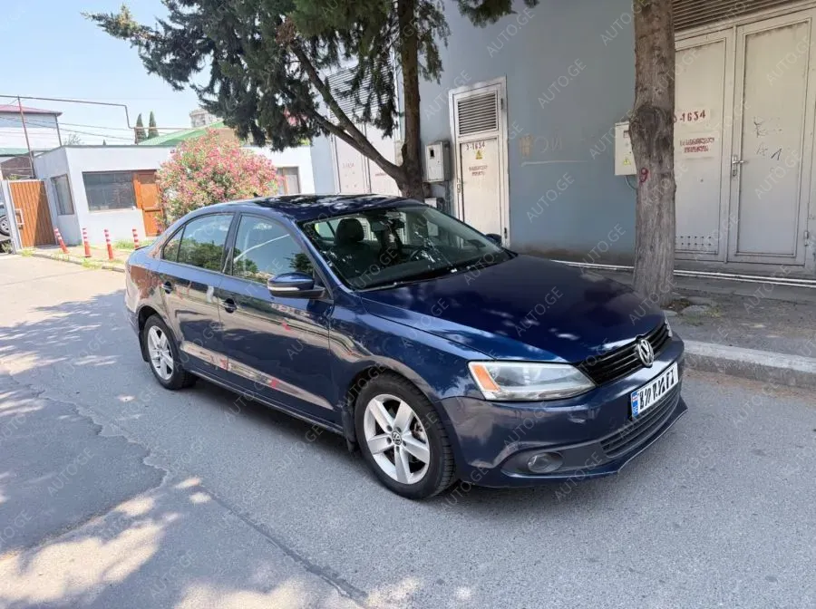Volkswagen Jetta 2011 — photo 2