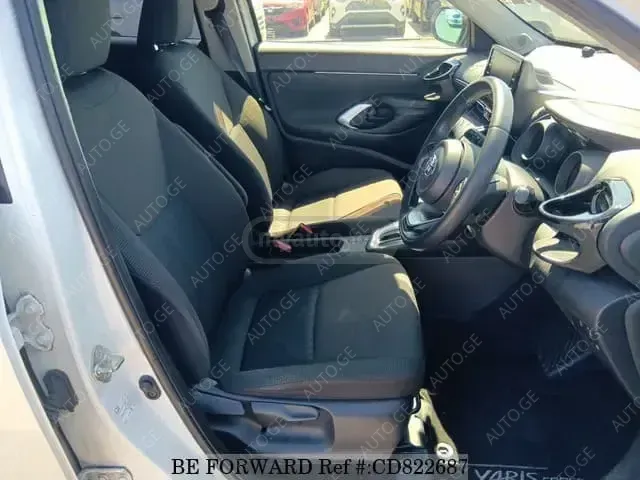 Toyota Yaris 2020 — photo 2