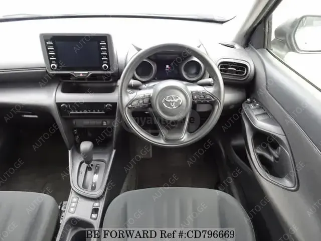 Toyota Yaris 2022 — photo 2