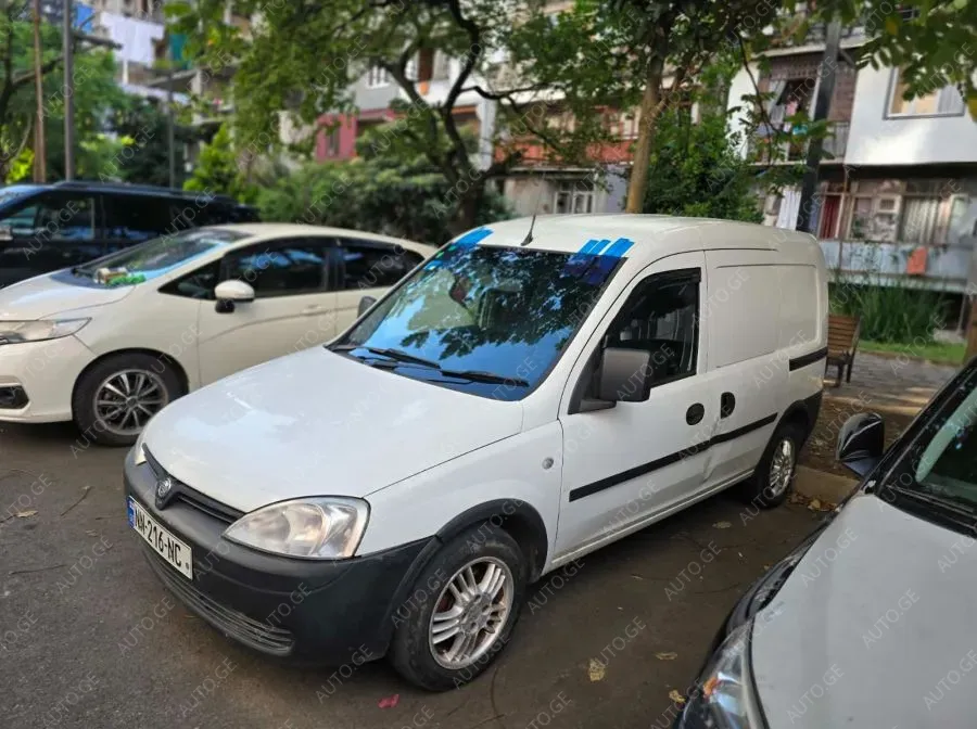 Opel Combo 2010 — photo 2