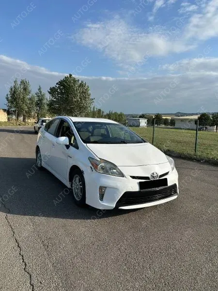Toyota Prius 2014 — photo 2