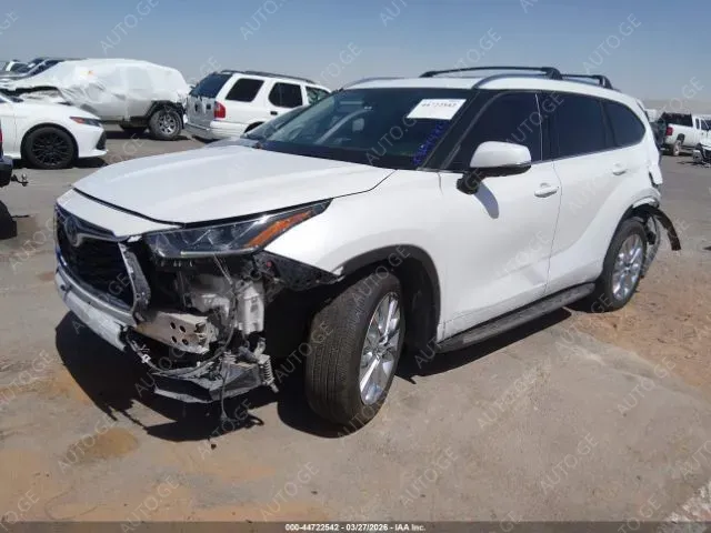 Toyota Highlander 2022 — photo 2