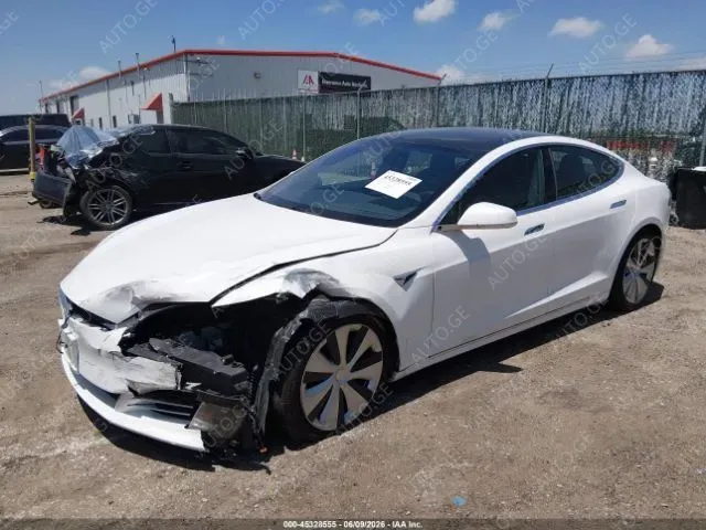 Tesla Model S 2021 — photo 2